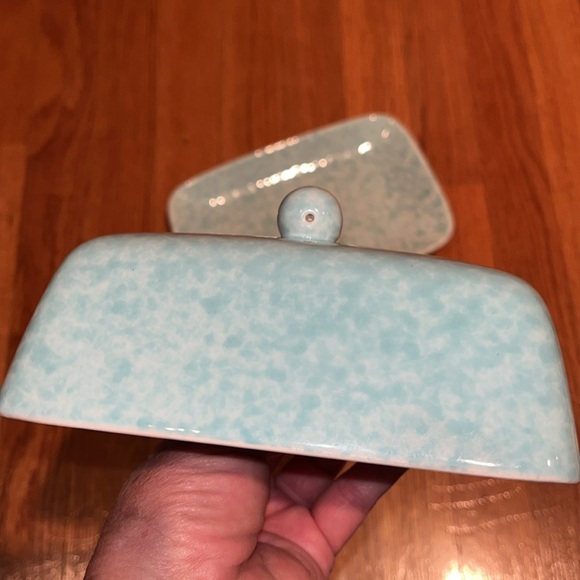 Natural Elements Robin’s Egg blue color, ceramic covered butter dish - Picture 4 of 6